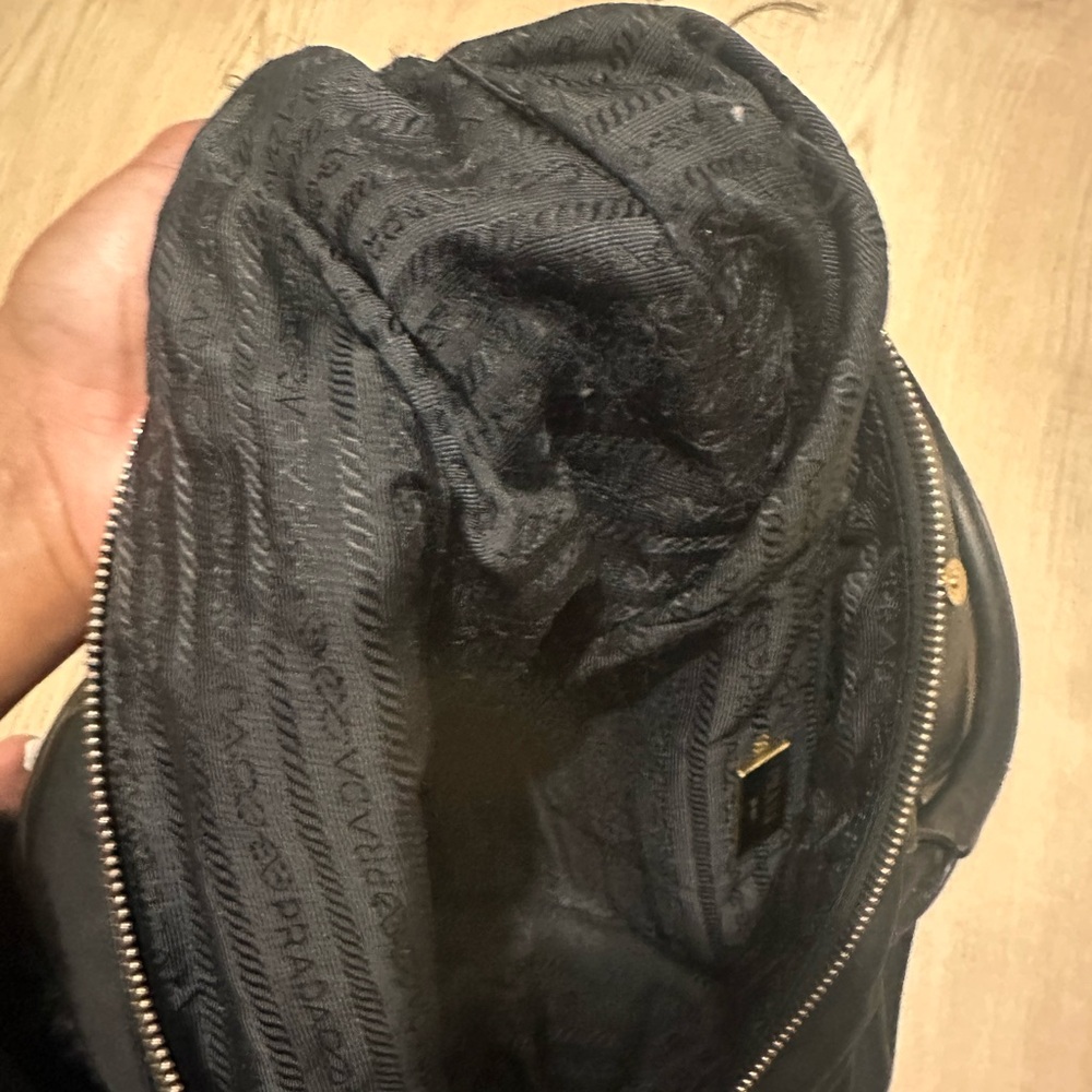 Prada Black Shoulder Bag with Elegant Design - Picture 11 of 11